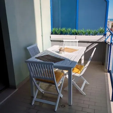 Attico Luminoso I Colori Del Sole شقة *